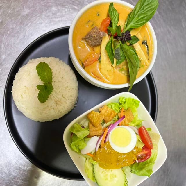 L Massaman Curry.
